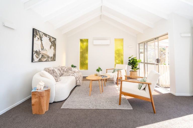 Photo of property in 11 Selkirk Way, Karori, Wellington, 6012