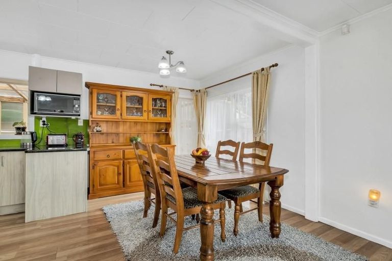 Photo of property in 51 Christmas Road, Manurewa, Auckland, 2102