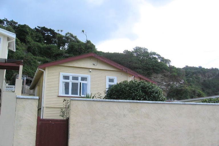 Photo of property in 24 Ferry Street, Seatoun, Wellington, 6022