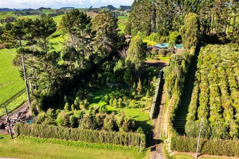 Photo of property in 164 Cross Road, Lepperton, New Plymouth, 4373