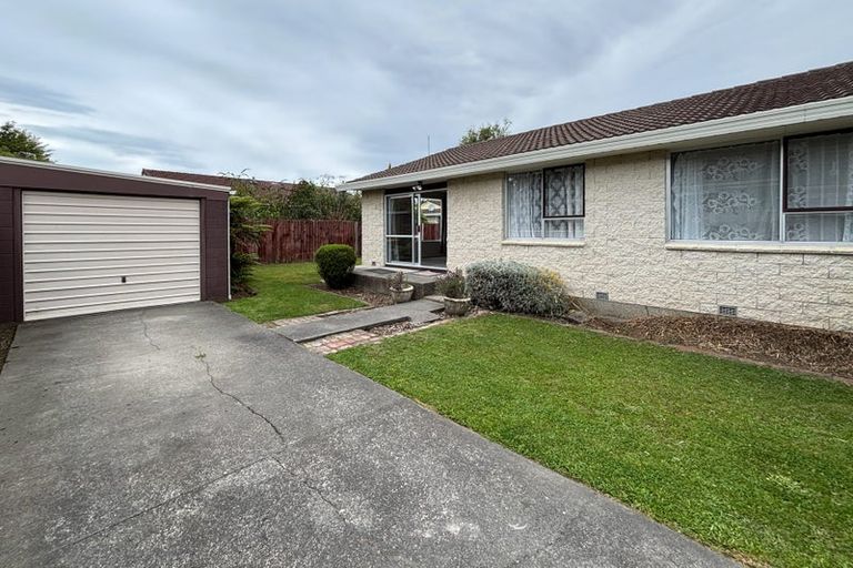 Photo of property in 42 Chipping Lane, Redwood, Christchurch, 8051