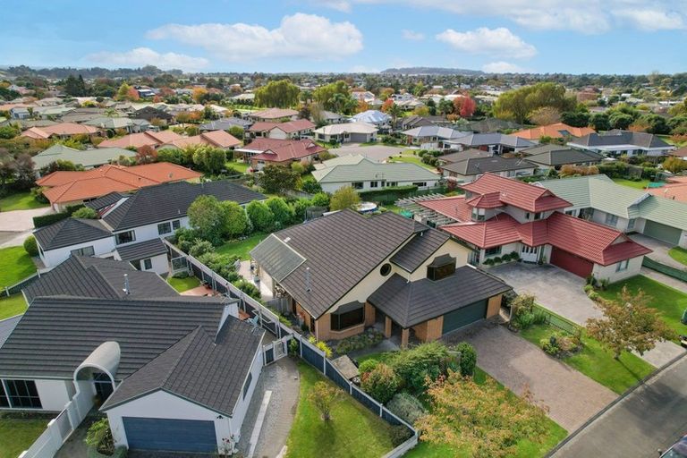 Photo of property in 10 Knightsbridge Place, Taradale, Napier, 4112