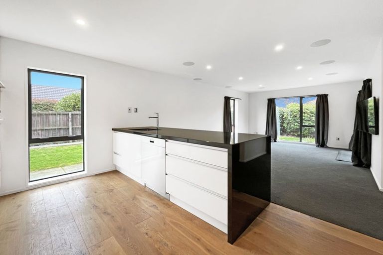 Photo of property in 2/87 Merrin Street, Avonhead, Christchurch, 8042