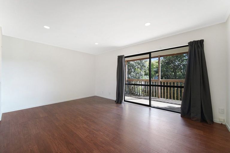 Photo of property in 18 Pinotage Place, Huapai, Kumeu, 0810