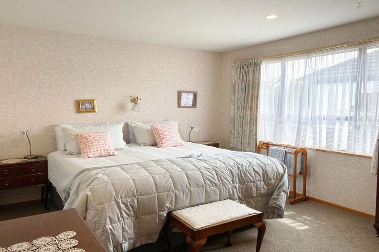 Photo of property in 32 Bowen Street, Upper Riccarton, Christchurch, 8041