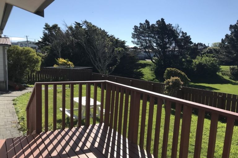 Photo of property in 41a Horokiwi Road West, Newlands, Wellington, 6037