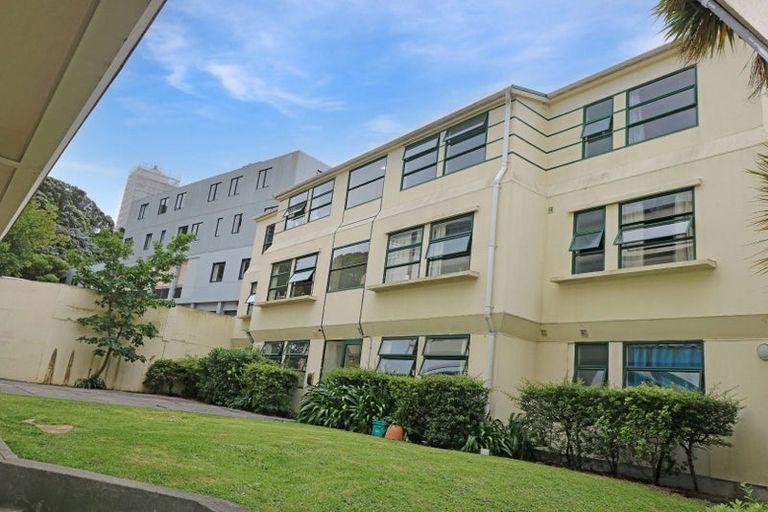 Photo of property in Te Awhina Apartments, 28/22u Sussex Street, Mount Cook, Wellington, 6021