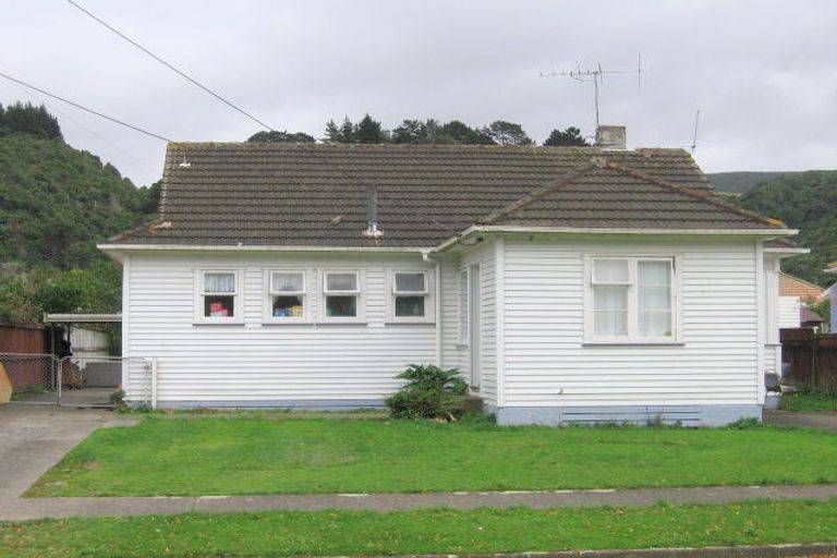 Photo of property in 35 Milne Crescent, Taita, Lower Hutt, 5011