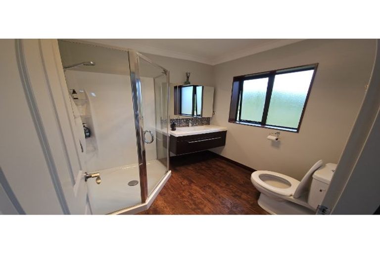 Photo of property in 94 Pohutukawa Drive, Levin, 5571
