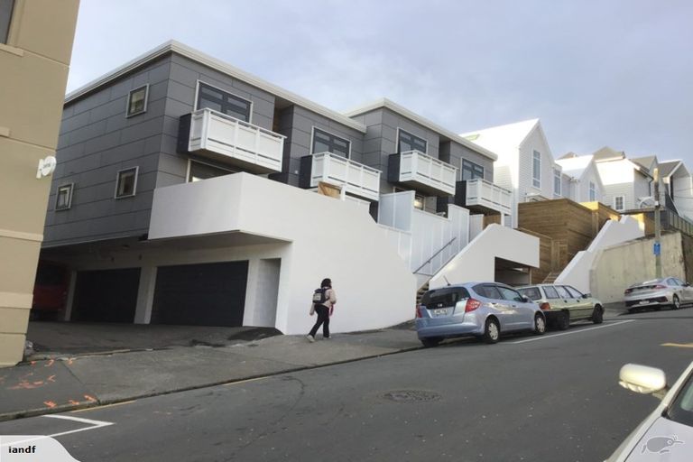 Photo of property in Pirie Street Townhouses, 15/35u Pirie Street, Mount Victoria, Wellington, 6011