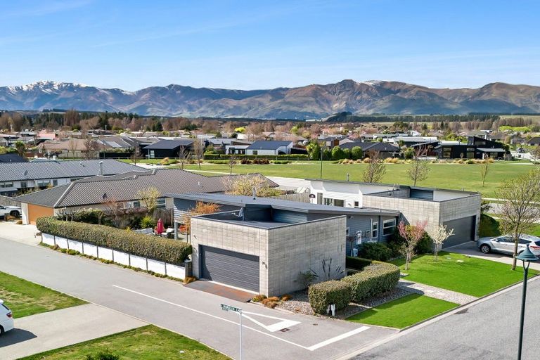 Photo of property in 11 Warbler Lane, Albert Town, Wanaka, 9305