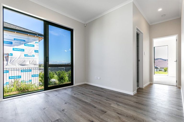 Photo of property in 16 Captain Rings Drive, Papakura, 2110