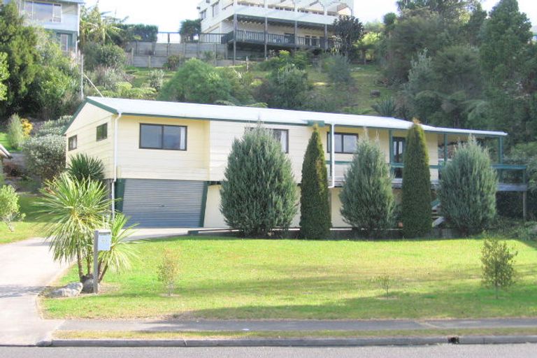Photo of property in 111 Hilton Drive, Whangamata, 3620