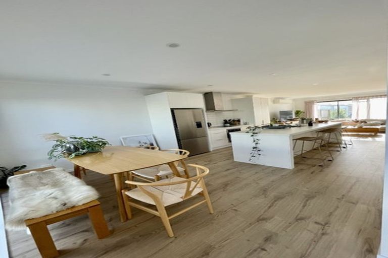 Photo of property in 68 Manutewhau Road, Massey, Auckland, 0614