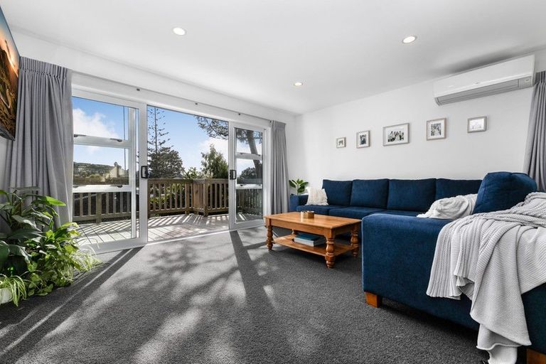 Photo of property in 24 Holiday Road, Stanmore Bay, Whangaparaoa, 0932