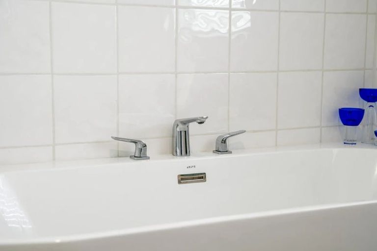 Photo of property in 1/104a Beach Road, Castor Bay, Auckland, 0620