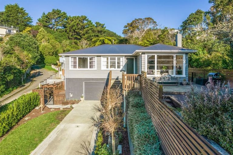 Photo of property in 21 Mahoe Street, Tawa, Wellington, 5028