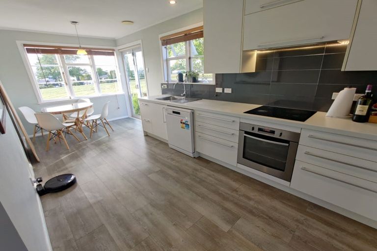 Photo of property in 10 Gladfield Lane, Te Atatu Peninsula, Auckland, 0610