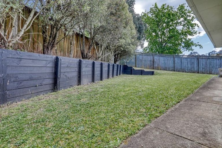 Photo of property in 2/33 Lowtherhurst Road, Massey, Auckland, 0614