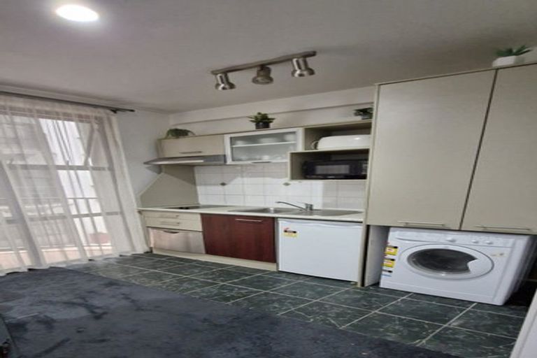 Photo of property in Atrium Apartments, 2h/154 The Terrace, Wellington Central, Wellington, 6011