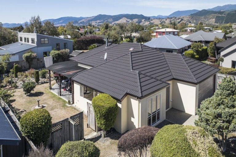 Photo of property in 22 Hollybush Drive, Brightwater, 7022