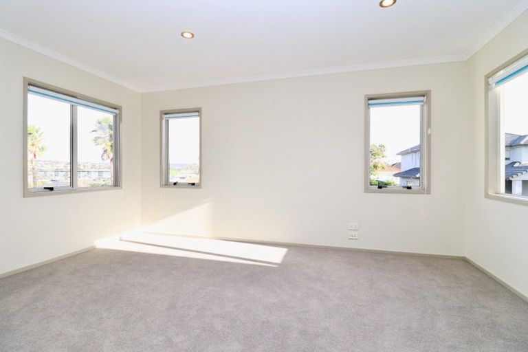 Photo of property in 9 Chard Place, Flat Bush, Auckland, 2016
