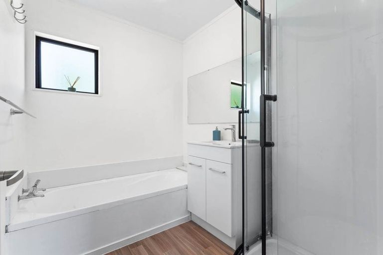 Photo of property in 2/13 Palmer Avenue, Glen Eden, Auckland, 0602