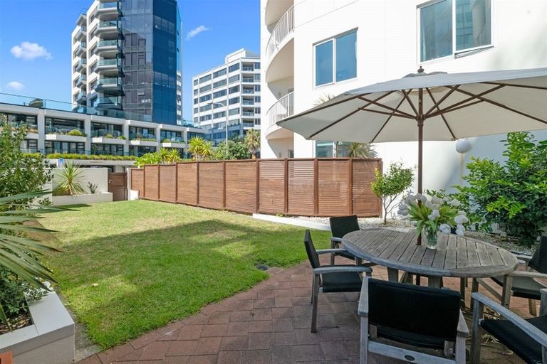 Photo of property in 2/12 Maunganui Road, Mount Maunganui, 3116