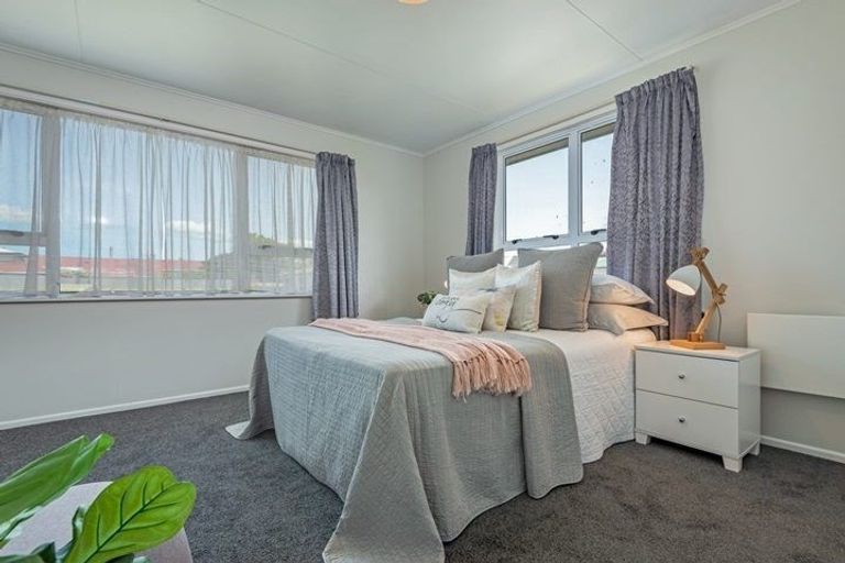 Photo of property in 28 Holdsworth Avenue, Milson, Palmerston North, 4414