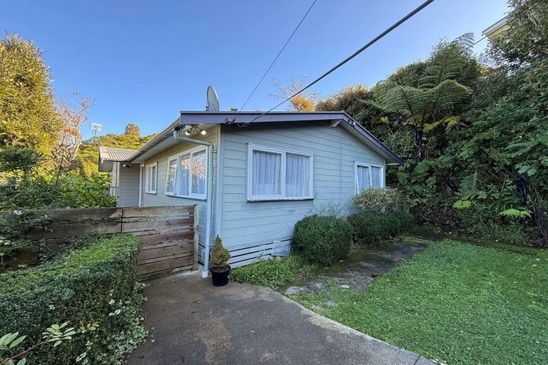 Photo of property in 27 Huntleigh Park Way, Ngaio, Wellington, 6035