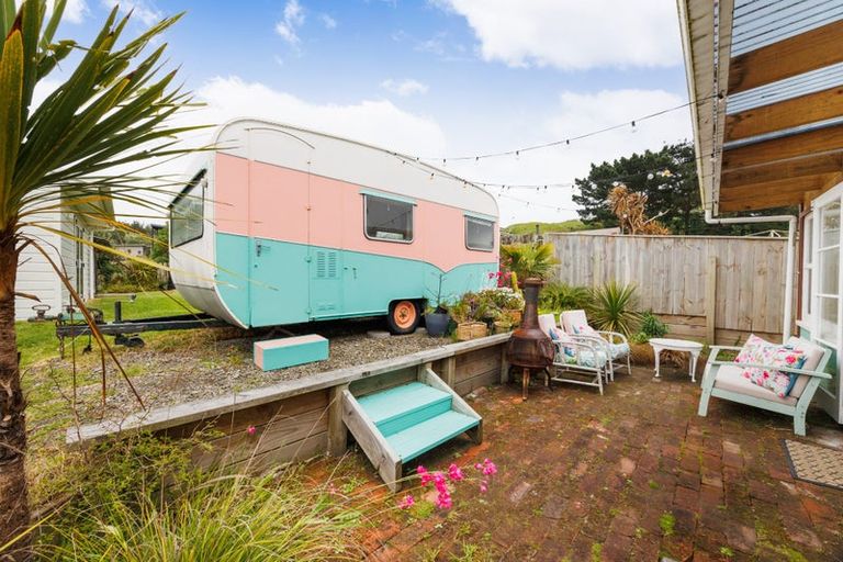 Photo of property in 16 Chrystal Street, Foxton Beach, Foxton, 4815