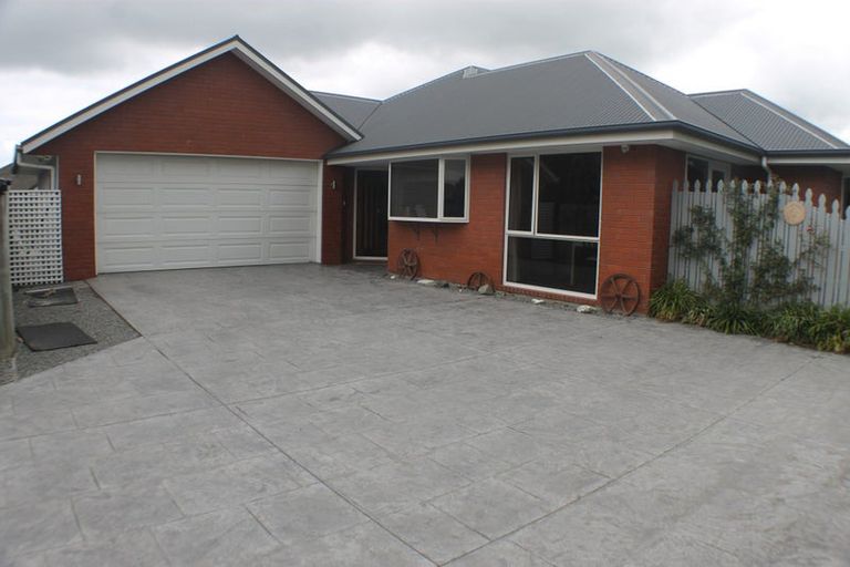 Photo of property in 18 Dawson Douglas Place, Kaiapoi, 7630