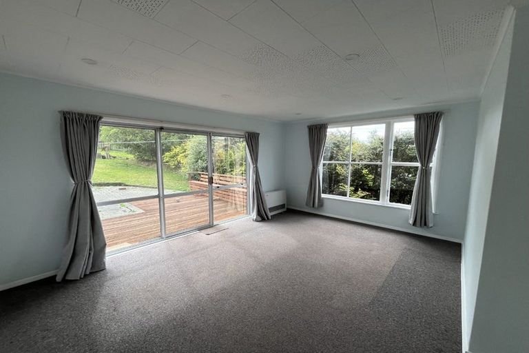 Photo of property in 5 Wakefield Terrace, Tawa, Wellington, 5028