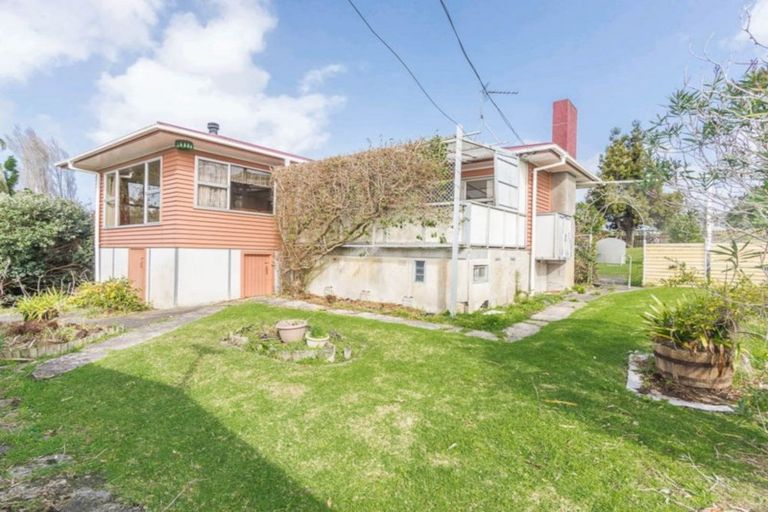 Photo of property in 8 Sarona Avenue, Glen Eden, Auckland, 0602