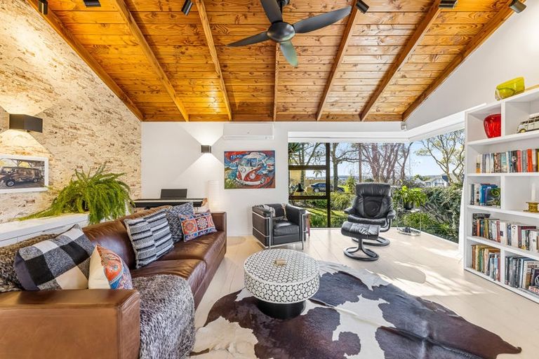 Photo of property in 9 Westpark Drive, West Harbour, Auckland, 0618