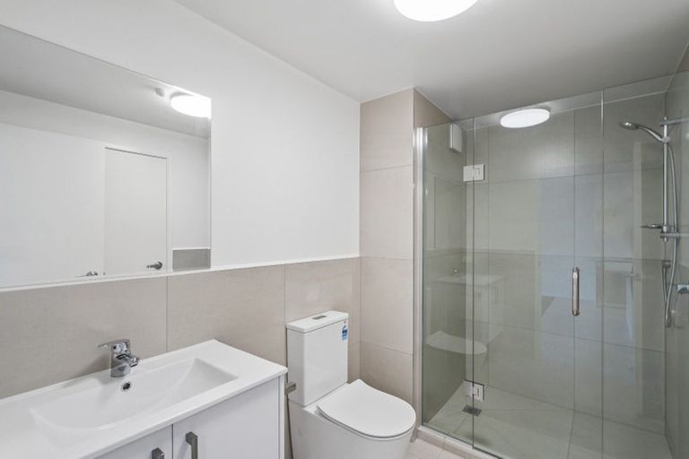 Photo of property in 1/4045f Great North Road, Glen Eden, Auckland, 0602