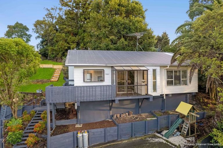 Photo of property in 11 Beaudine Avenue, Glenfield, Auckland, 0629