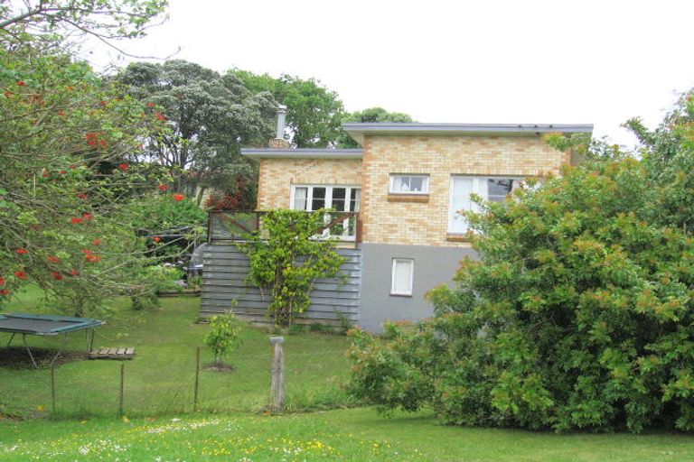 Photo of property in 4 Malam Street, Glen Eden, Auckland, 0602