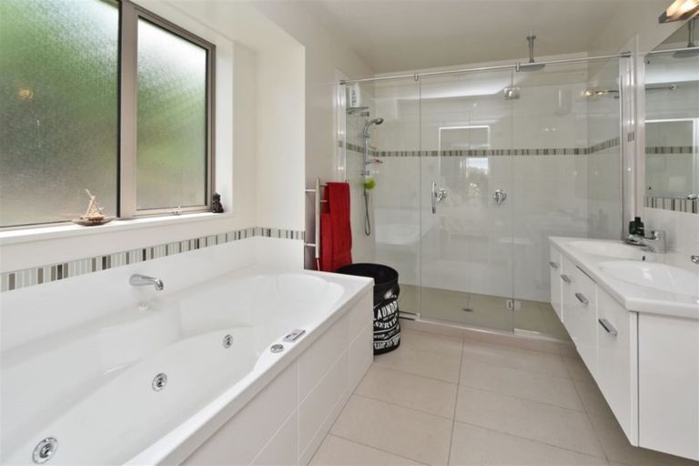 Photo of property in 21 Strathcarron Place, Broomfield, Christchurch, 8042