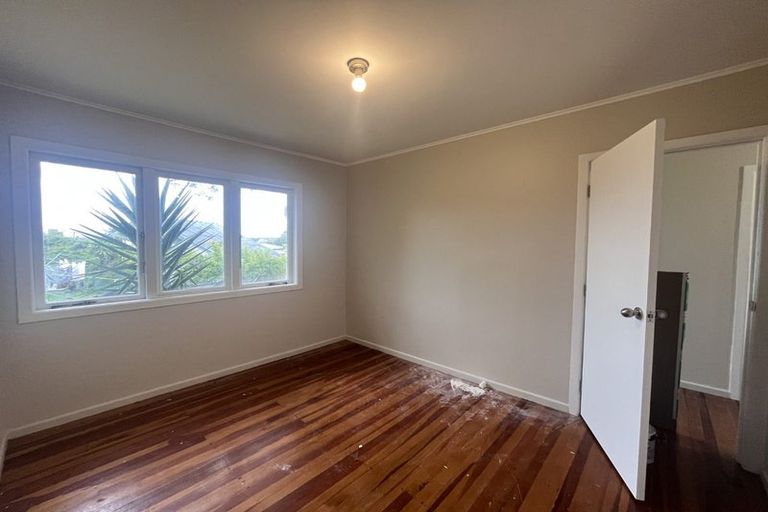 Photo of property in 3 Ozich Avenue, Te Atatu South, Auckland, 0610