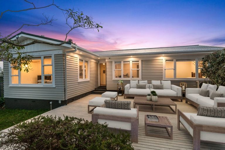 Photo of property in 8 Becroft Drive, Forrest Hill, Auckland, 0620