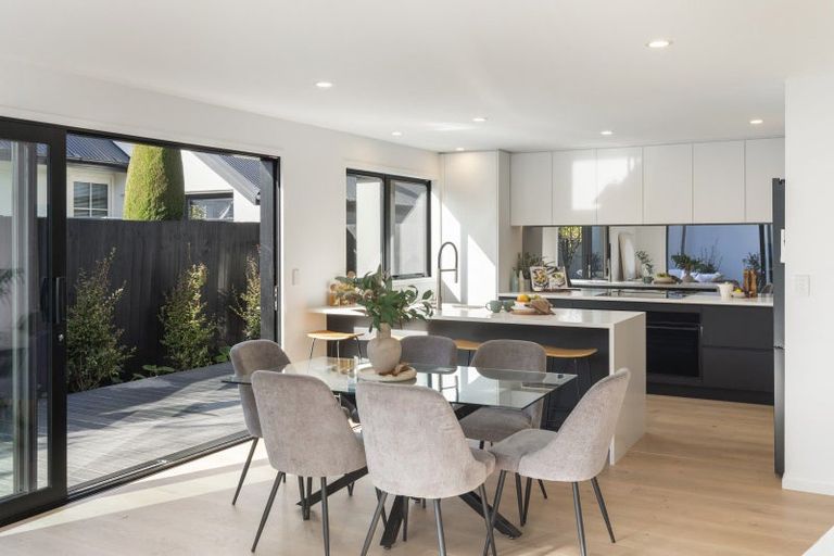 Photo of property in 2/61 Murray Place, St Albans, Christchurch, 8014