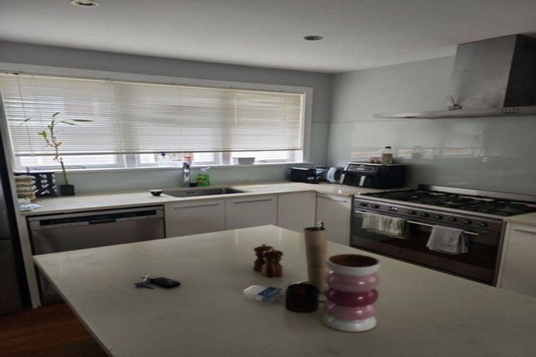 Photo of property in 9 Hinau Street, New Lynn, Auckland, 0600