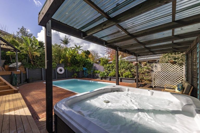 Photo of property in 56 Cyclarama Crescent, Massey, Auckland, 0614