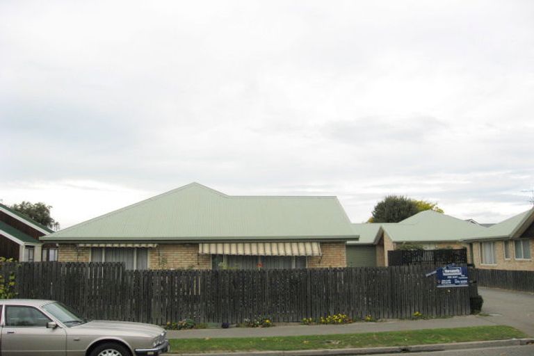 Photo of property in 2/139 Yaldhurst Road, Sockburn, Christchurch, 8042