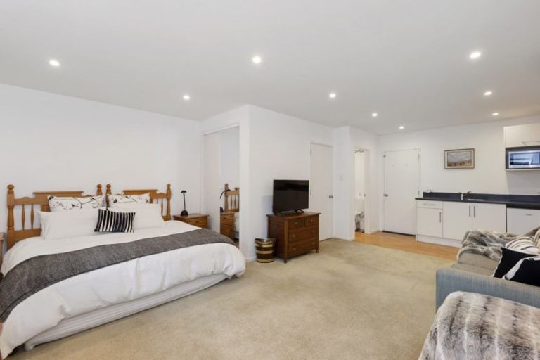 Photo of property in 21 Highfield Place, Avonhead, Christchurch, 8042