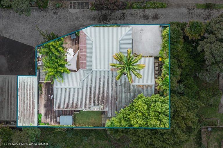 Photo of property in 2/47 Shakespeare Road, Milford, Auckland, 0620