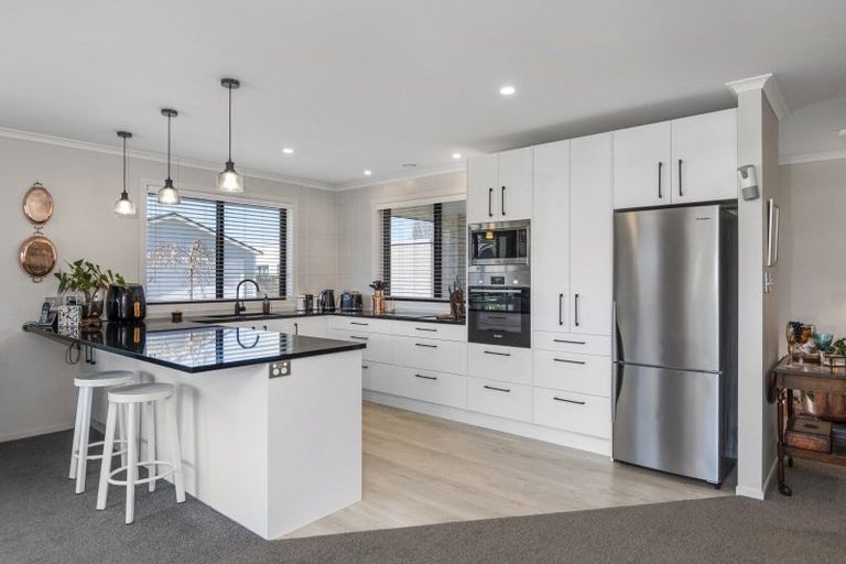 Photo of property in 2 Vesey Drive, Katikati, 3129