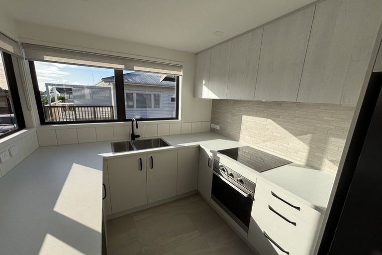Photo of property in 27a Bay Street, Red Beach, 0932