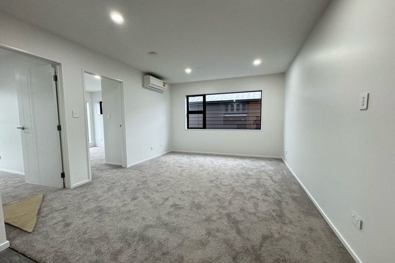 Photo of property in 9/90 Picasso Drive, West Harbour, Auckland, 0618